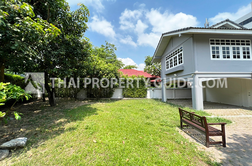 House with Private Pool in Sukhumvit 