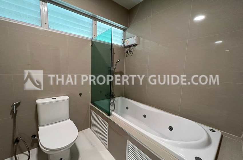 House with Private Pool in Sukhumvit 
