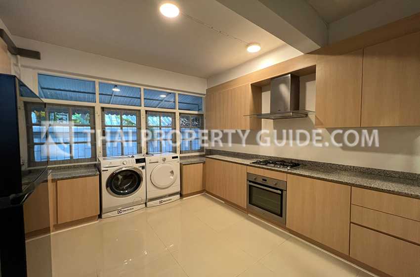 House with Private Pool in Sukhumvit 