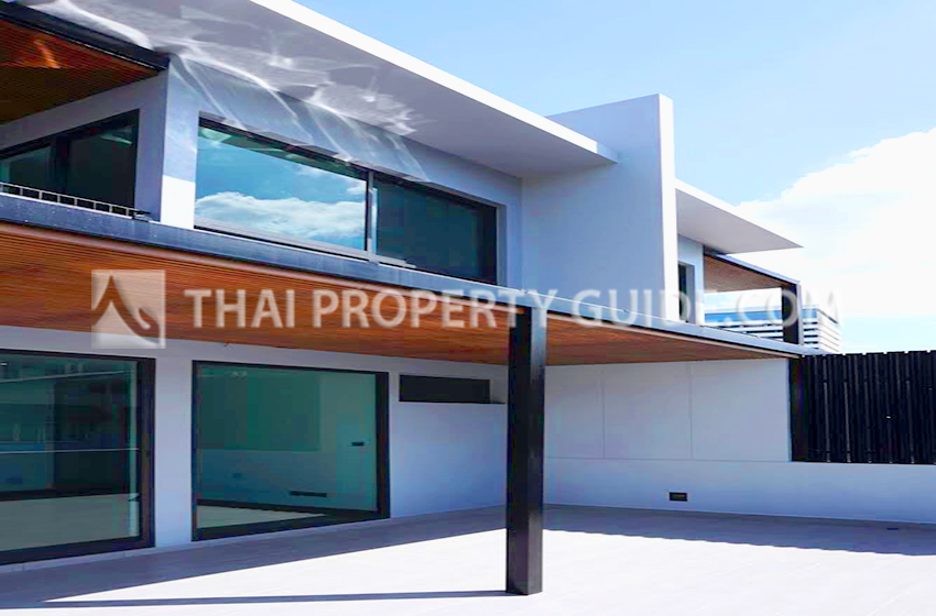 House with Private Pool in Sukhumvit 