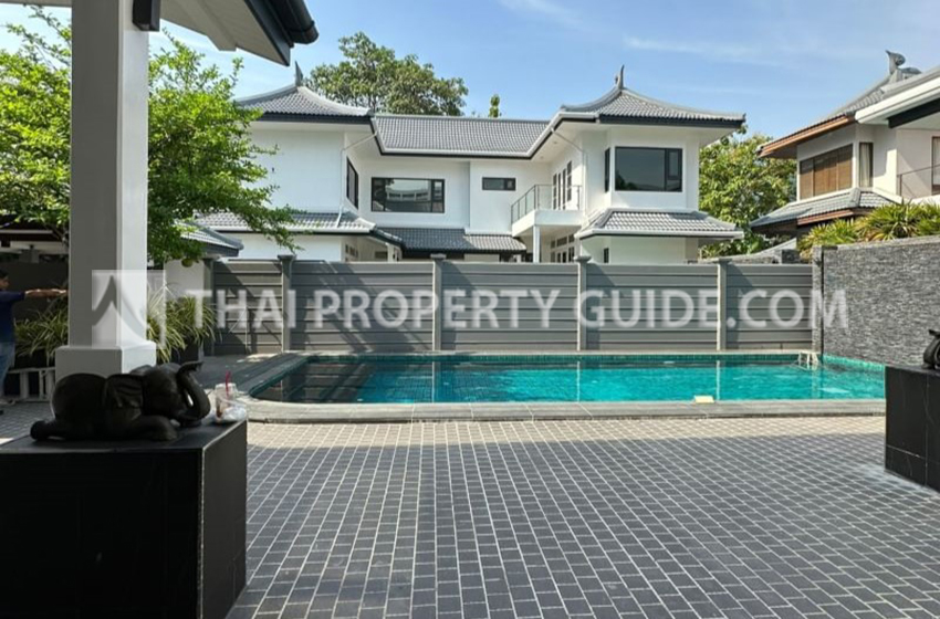 House with Private Pool in Sukhumvit 