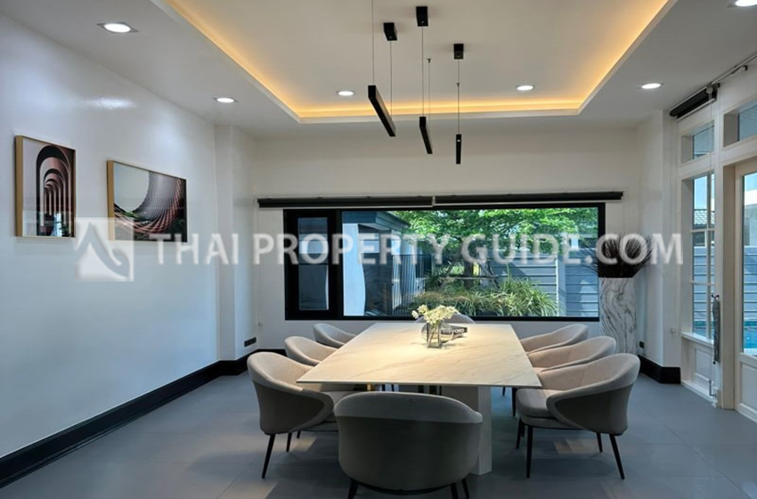 House with Private Pool in Sukhumvit 