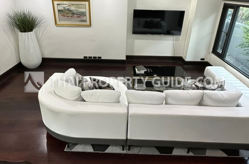 House with Private Pool in Sukhumvit 
