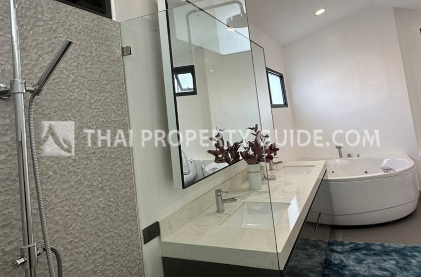 House with Private Pool in Sukhumvit 