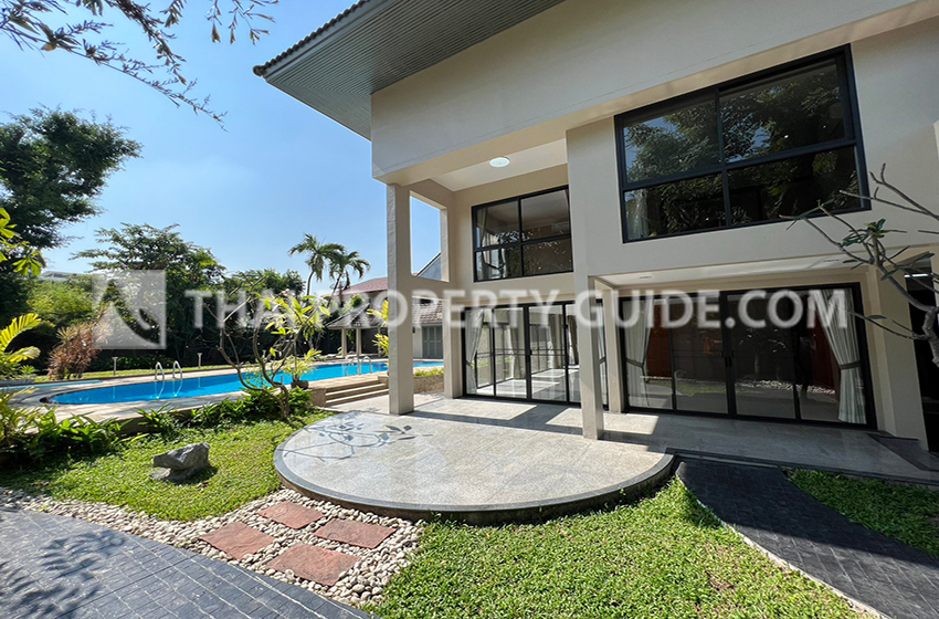 House with Private Pool in Sukhumvit 