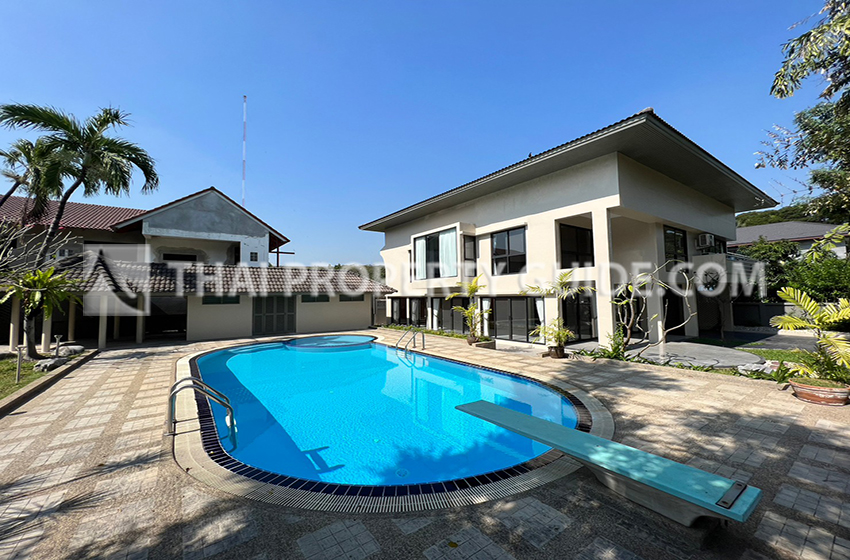 House with Private Pool in Sukhumvit 