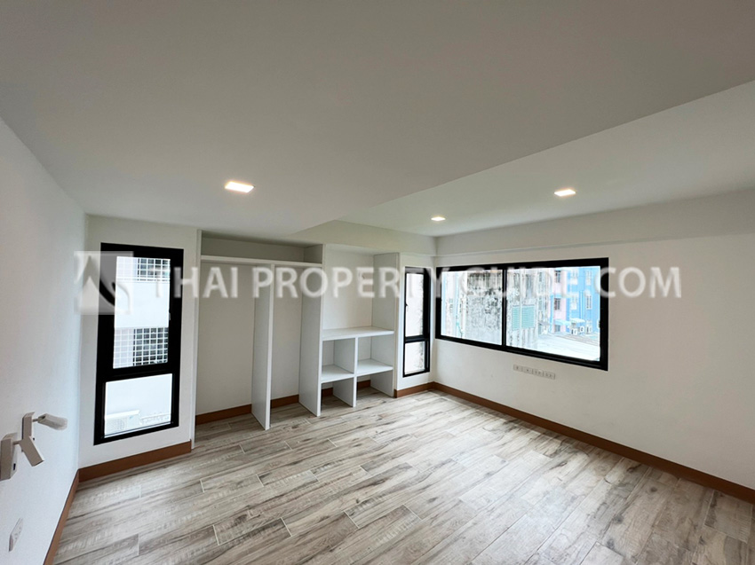 House with Private Pool in Sukhumvit 
