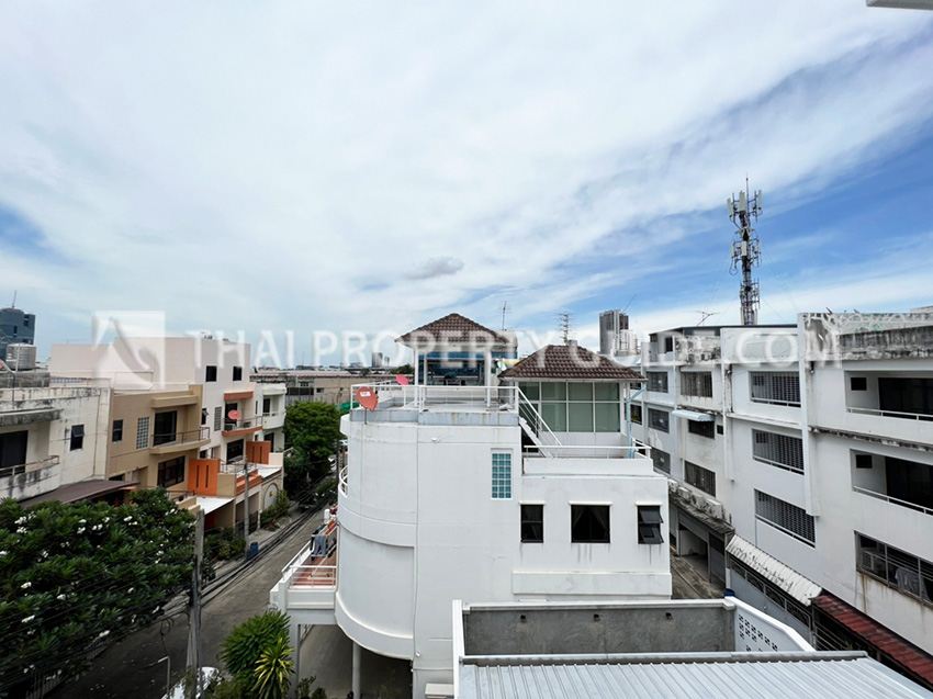 House with Private Pool in Sukhumvit 