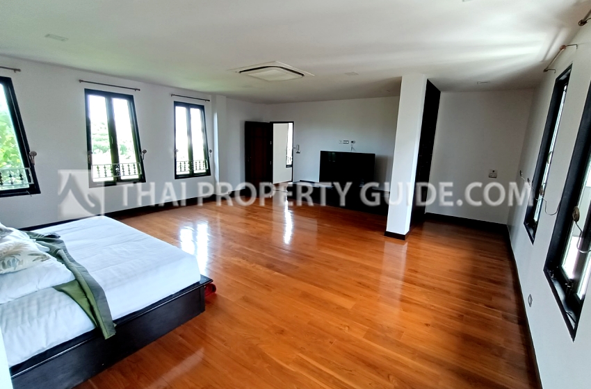 House with Private Pool in Sukhumvit 