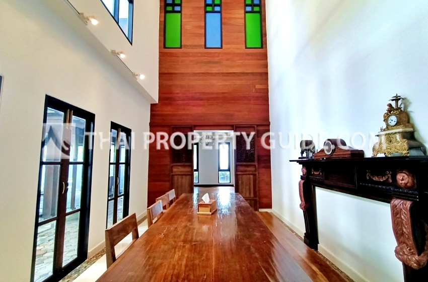 House with Private Pool in Sukhumvit 