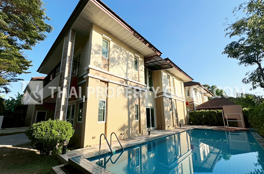 House with Private Pool for rent in Sukhumvit