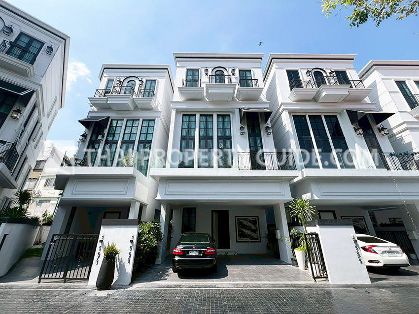 House with Private Pool in Sukhumvit