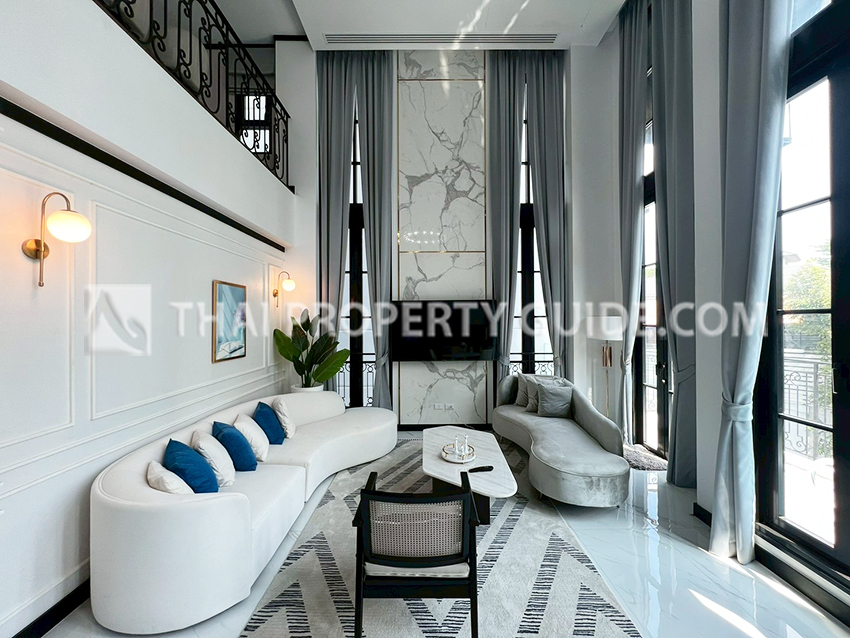 House with Private Pool in Sukhumvit 