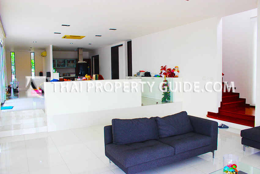 House with Private Pool in Vibhavadi Rangsit 