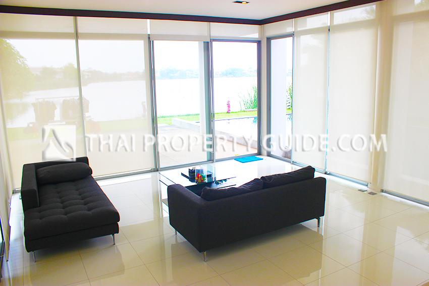 House with Private Pool in Vibhavadi Rangsit 