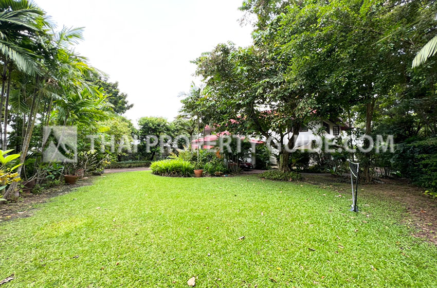 House with Shared Pool in Bangnatrad 