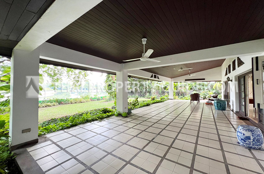 House with Shared Pool in Bangnatrad 