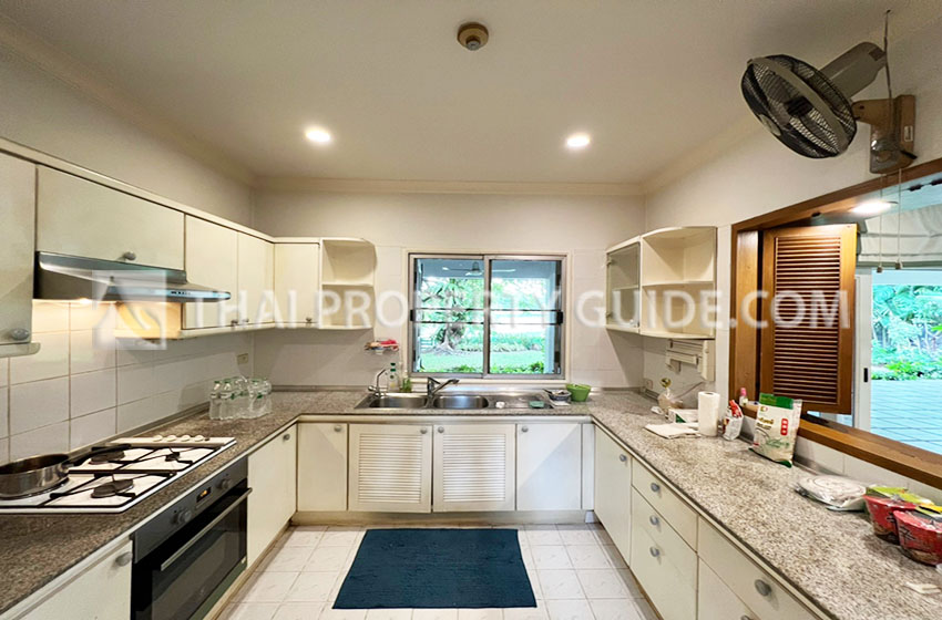 House with Shared Pool in Bangnatrad 