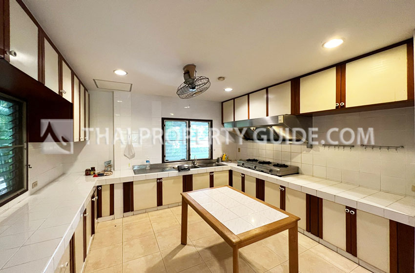 House with Shared Pool in Bangnatrad 