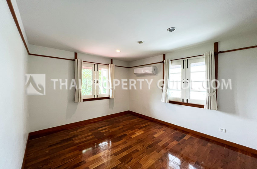 House with Shared Pool in Bangnatrad 