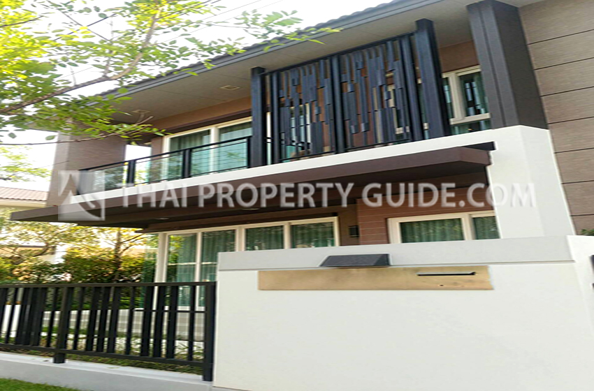 House with Shared Pool in Bangnatrad