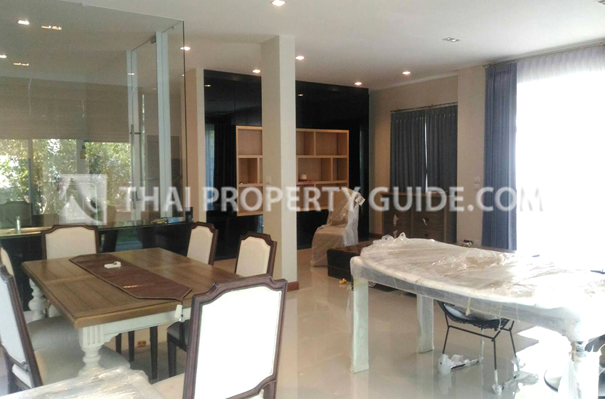 House with Shared Pool in Bangnatrad 
