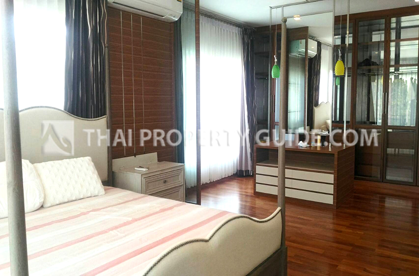 House with Shared Pool in Bangnatrad 