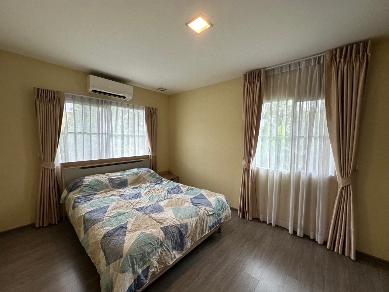 House with Shared Pool in Bangnatrad 