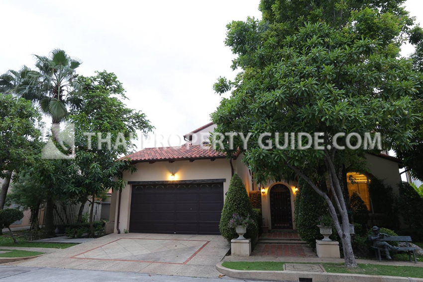 House with Shared Pool in Bangnatrad 