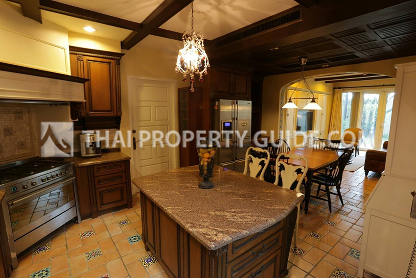 House with Shared Pool in Bangnatrad 