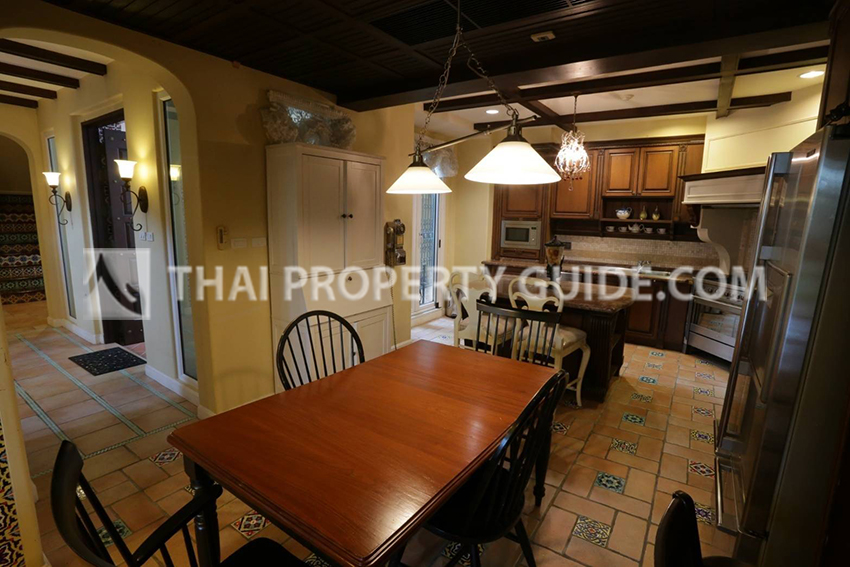 House with Shared Pool in Bangnatrad 