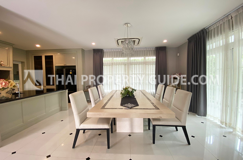 House with Shared Pool in Bangnatrad : Nantawan Bangna Km.7 