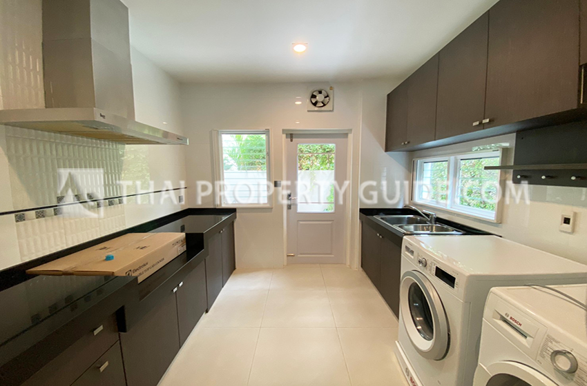 House with Shared Pool in Bangnatrad : Nantawan Bangna Km.7 