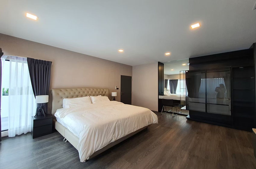 House with Shared Pool in Bangnatrad 