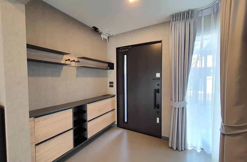 House with Shared Pool in Bangnatrad 