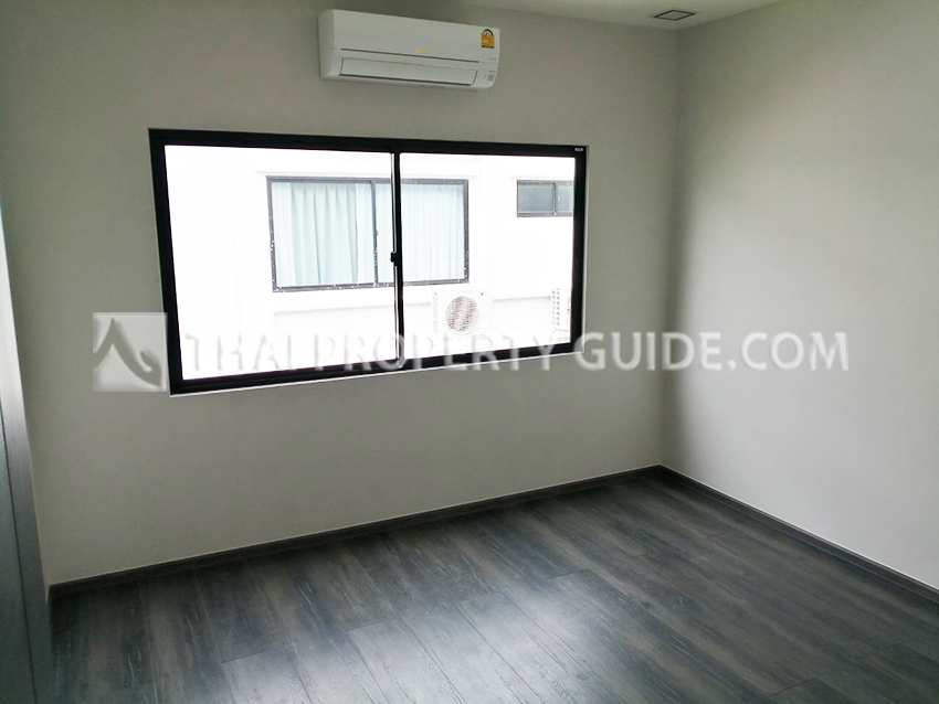 House with Shared Pool in Bangnatrad 