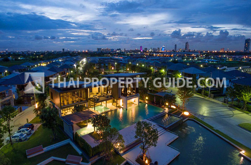 House with Shared Pool in Bangnatrad 