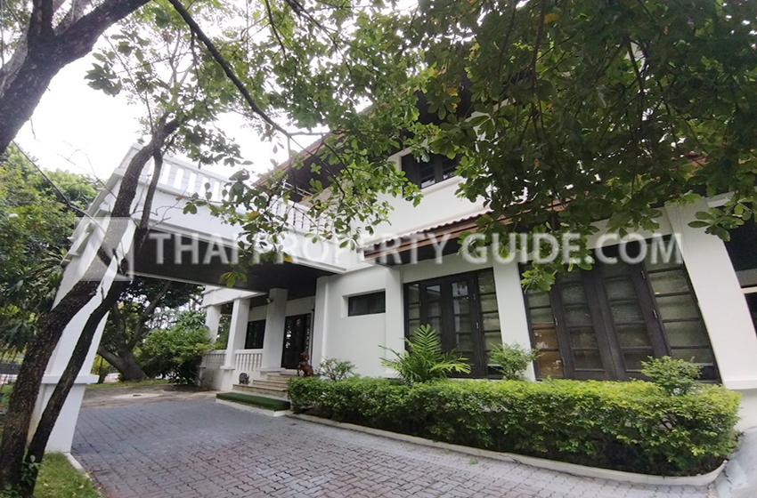 House with Shared Pool in Bangnatrad 