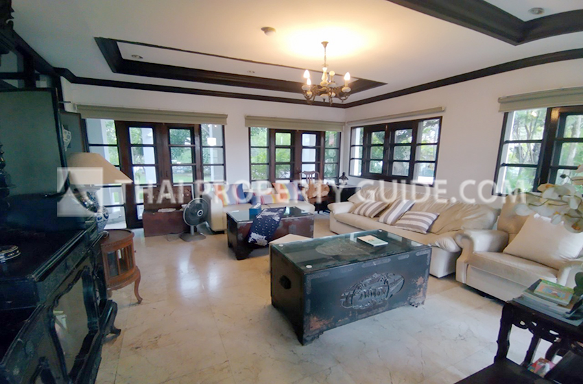 House with Shared Pool in Bangnatrad 