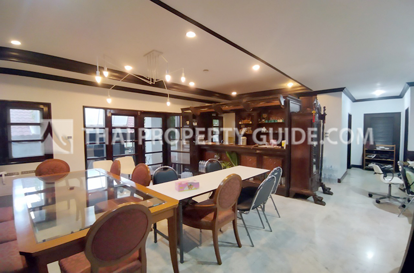 House with Shared Pool in Bangnatrad 