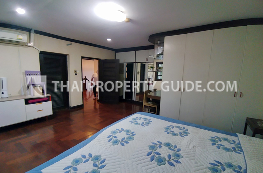 House with Shared Pool in Bangnatrad 