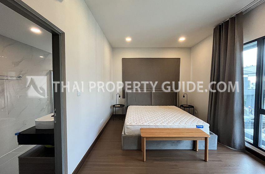 House with Shared Pool in Bangnatrad 