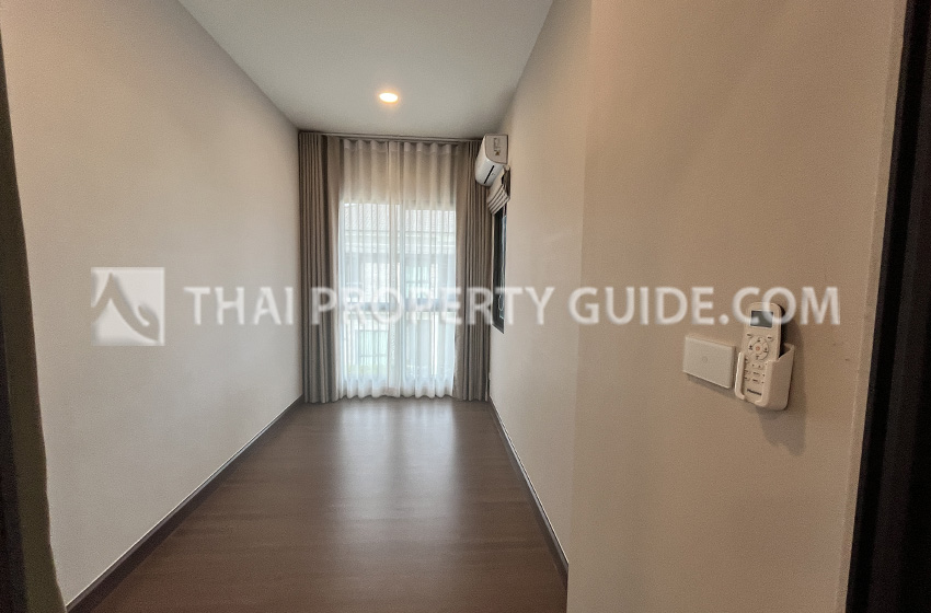 House with Shared Pool in Bangnatrad 