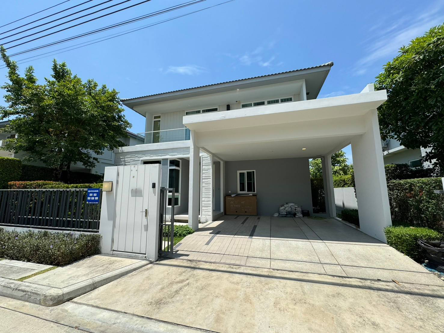 House with Shared Pool in Bangnatrad