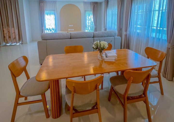 House with Shared Pool in Bangnatrad 