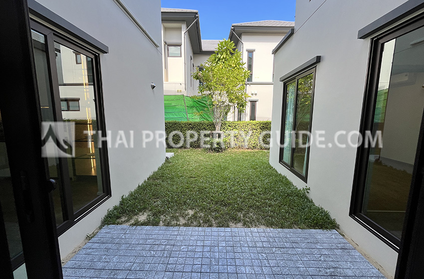 House with Shared Pool in Bangnatrad 