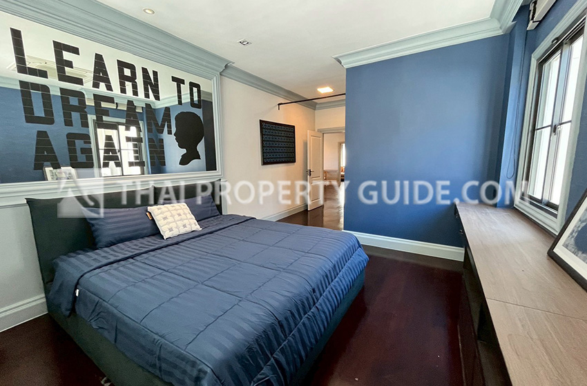 House with Shared Pool in Bangnatrad 