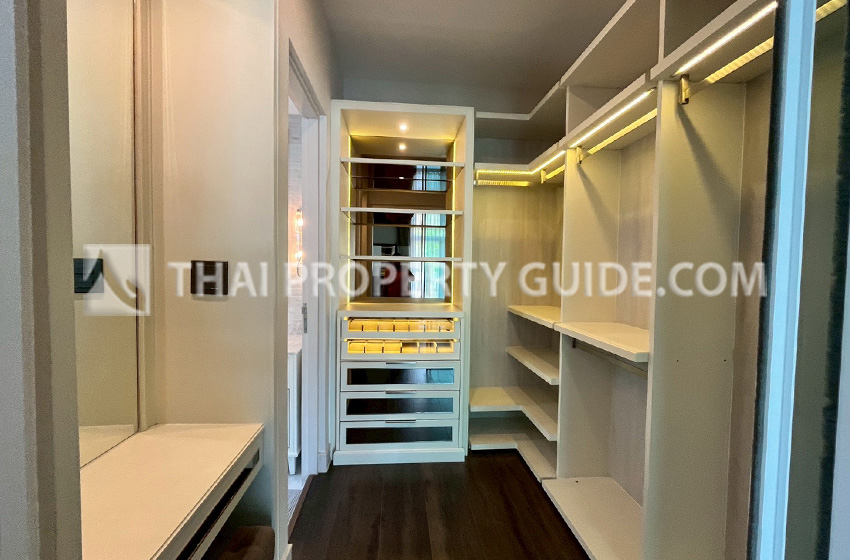 House with Shared Pool in Bangnatrad : Nantawan Bangna Km.7 