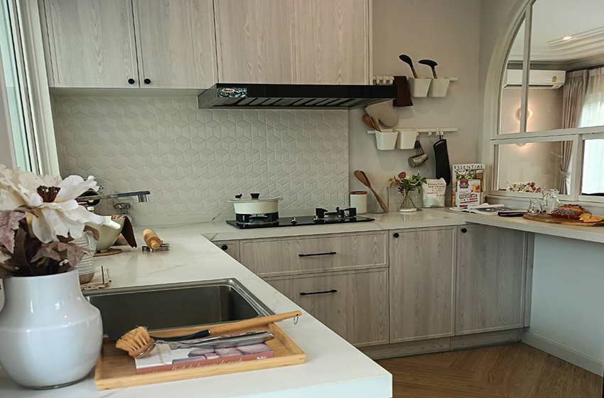 House with Shared Pool in Bangnatrad 