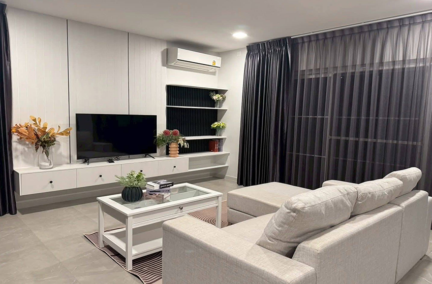 House with Shared Pool in Bangnatrad 